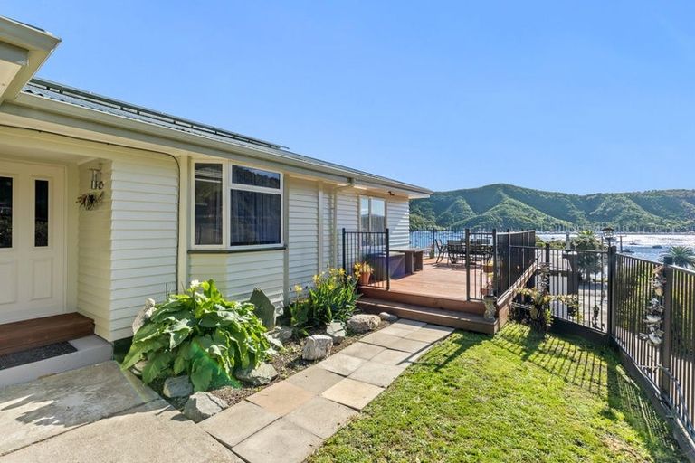 Photo of property in 374a Waikawa Road, Waikawa, Picton, 7220