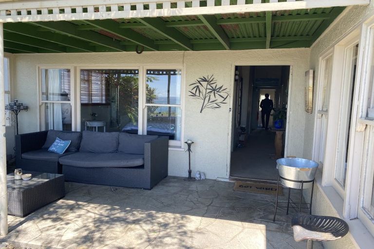 Photo of property in 6 Breakwater Road, Bluff Hill, Napier, 4110