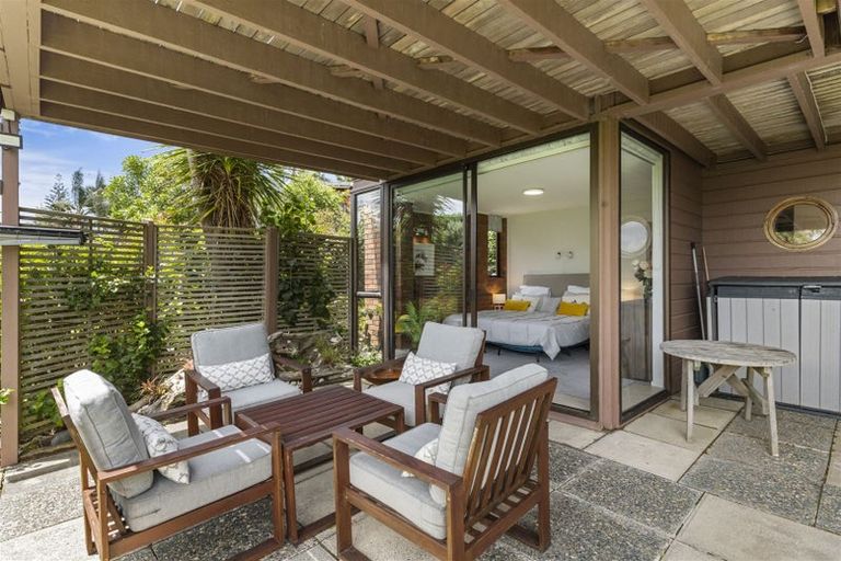 Photo of property in 60 Pacific Parade, Army Bay, Whangaparaoa, 0930