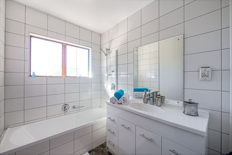 Photo of property in 2/36 Greendale Spur, Glenfield, Auckland, 0629