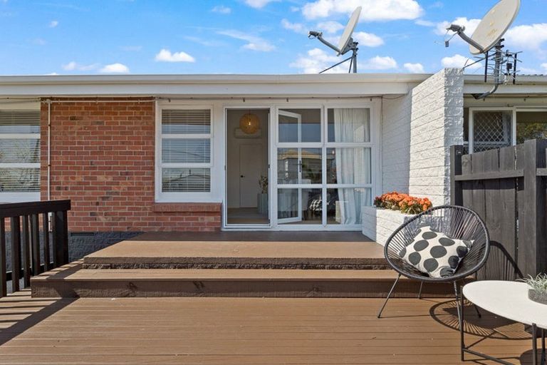 Photo of property in 3/50 Old Lake Road, Narrow Neck, Auckland, 0624