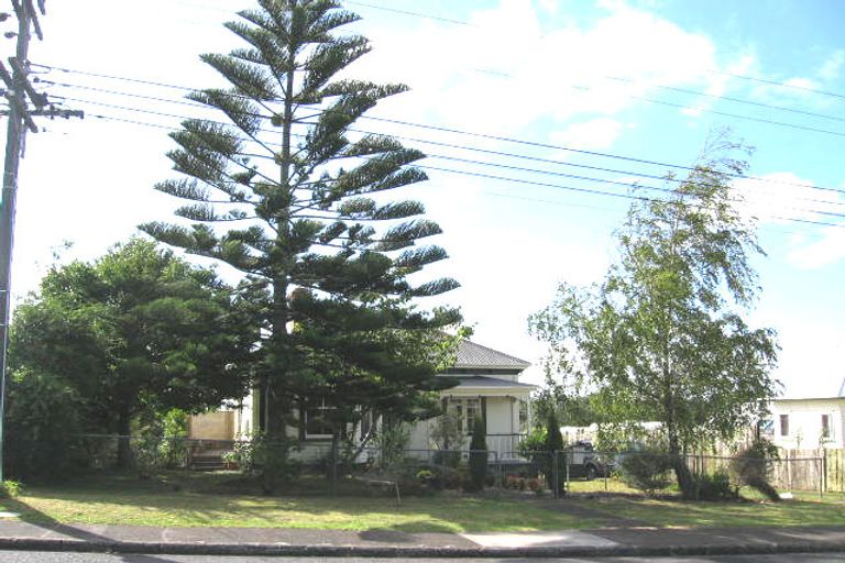 Photo of property in 84 Verran Road, Birkdale, Auckland, 0626