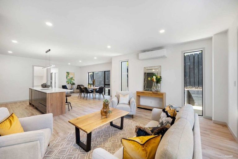 Photo of property in 43b Centorian Drive, Windsor Park, Auckland, 0632