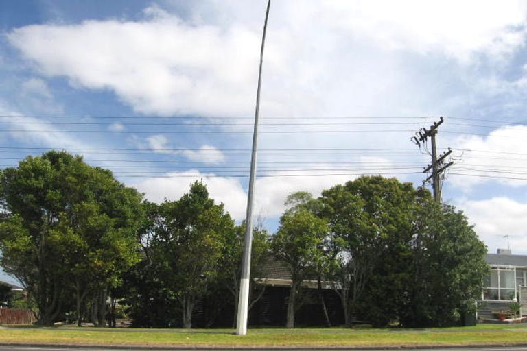 Photo of property in 2/292 East Coast Road, Forrest Hill, Auckland, 0620