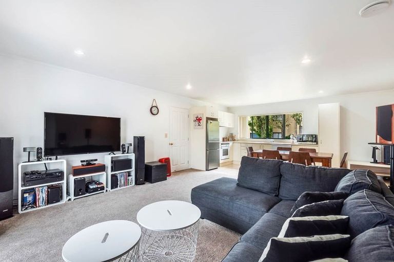 Photo of property in 2 Albizia Avenue, Henderson, Auckland, 0612