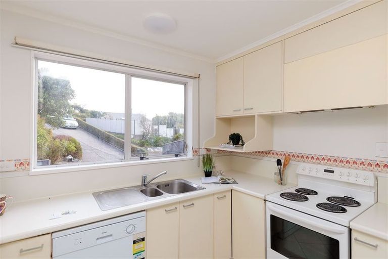 Photo of property in 34 Glanmire Road, Newlands, Wellington, 6037