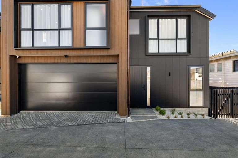 Photo of property in 2a Knights Close, Rothesay Bay, Auckland, 0630