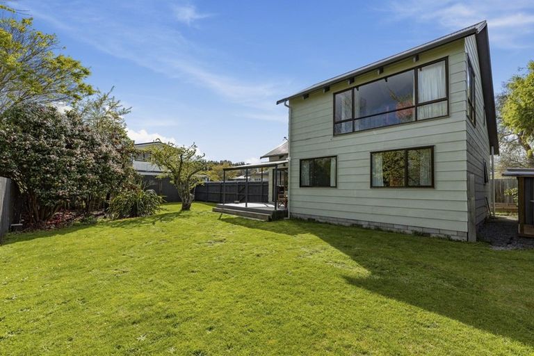 Photo of property in 2/9 Weka Road, Waipahihi, Taupo, 3330