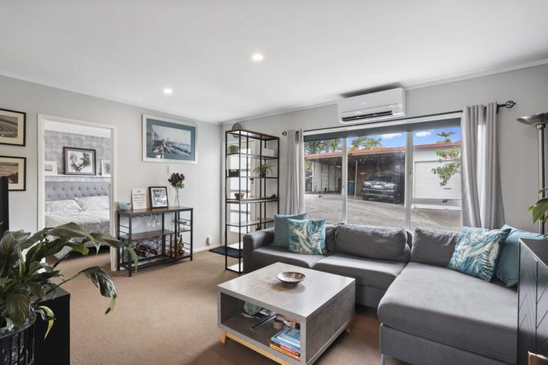 Photo of property in 2/22c Evans Road, Glen Eden, Auckland, 0602