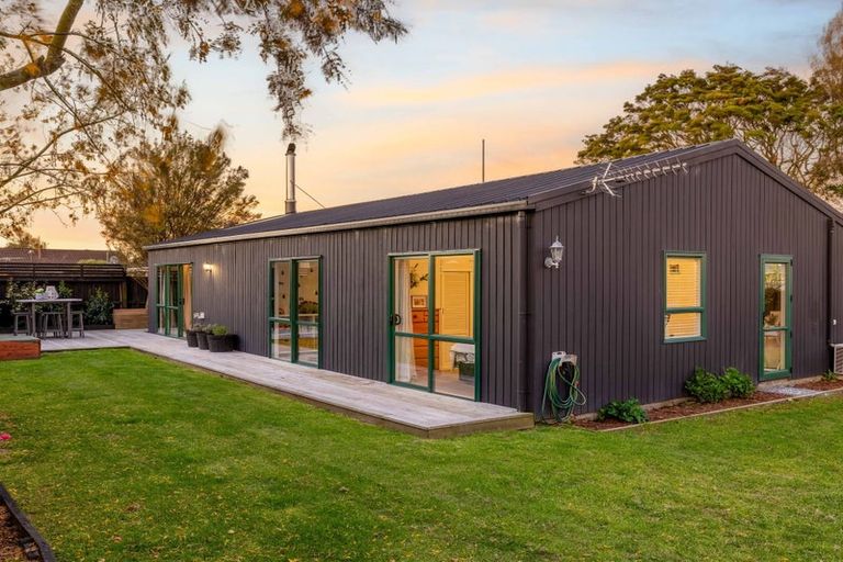 Photo of property in 3 Chilton Drive, Mairehau, Christchurch, 8052