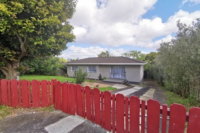 Photo of property in 44 Cedar Heights Avenue, Massey, Auckland, 0614