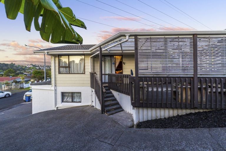 Photo of property in 21 Arlette Place, Massey, Auckland, 0614