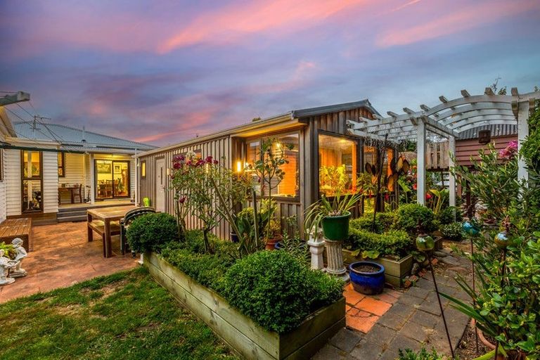 Photo of property in 15 Glamis Avenue, Strathmore Park, Wellington, 6022