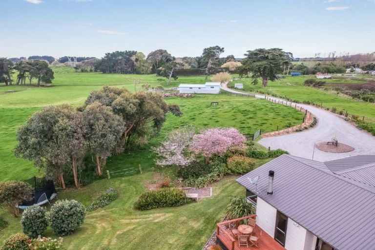 Photo of property in 105 Swamp Road, Te Horo, Otaki, 5581