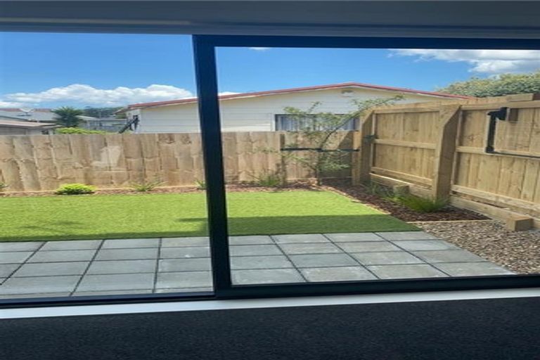 Photo of property in 12/1 Fruitvale Road, New Lynn, Auckland, 0600