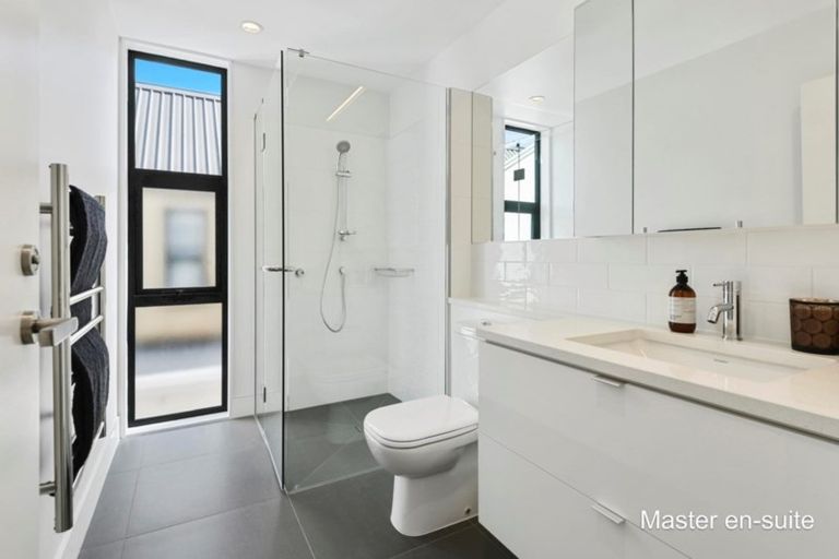 Photo of property in 12 Isitt Road, Hobsonville, Auckland, 0616