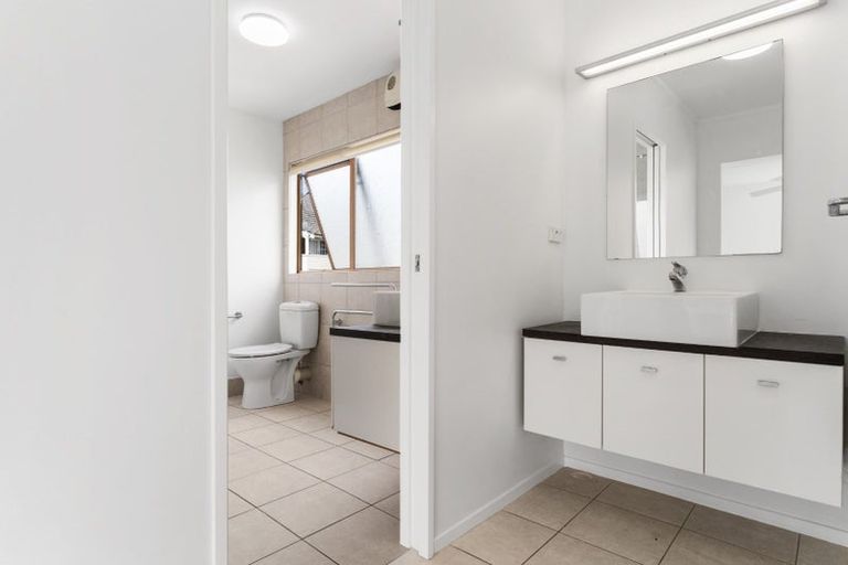 Photo of property in 3/63a Norwood Road, Bayswater, Auckland, 0622