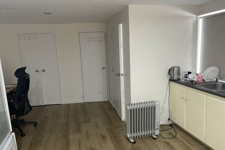 Photo of property in 23b Kelman Road, Kelston, Auckland, 0602