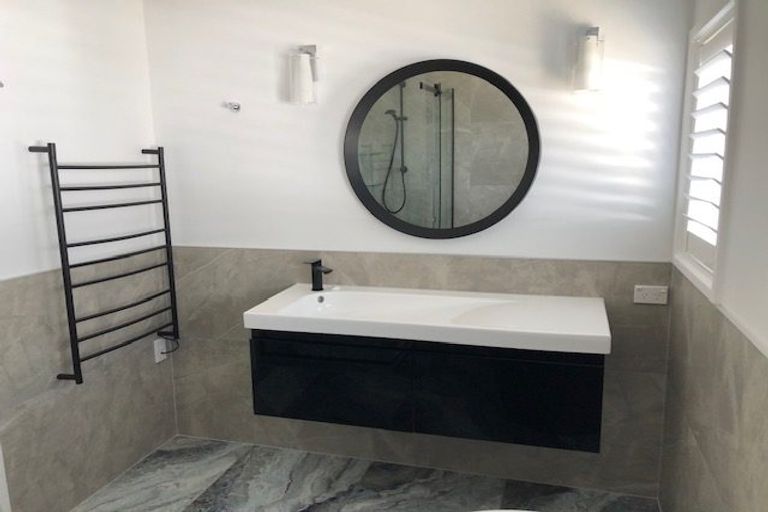 Photo of property in 82 Exmouth Road, Northcote, Auckland, 0627