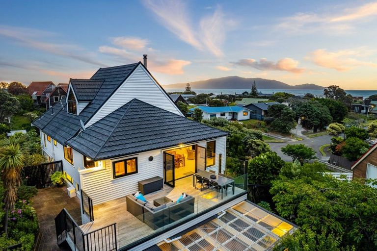 Photo of property in 13 Frances Street, Waikanae Beach, Waikanae, 5036