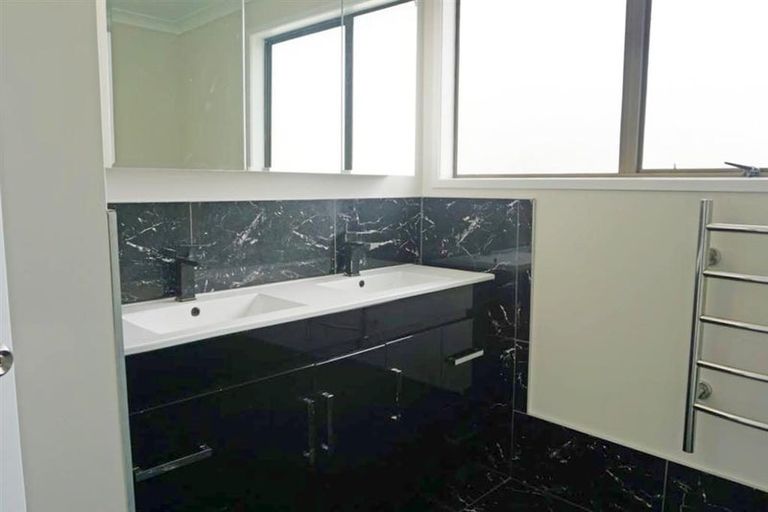 Photo of property in 21 Poutini Place, Manurewa, Auckland, 2102