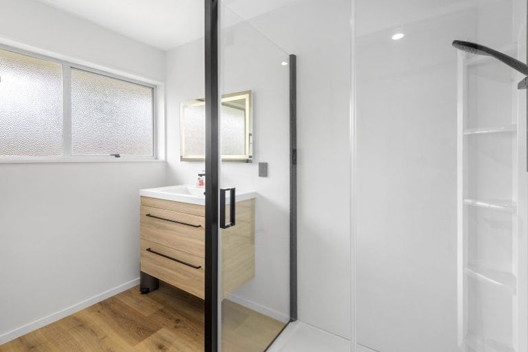 Photo of property in 2/87a Middlepark Road, Sockburn, Christchurch, 8042