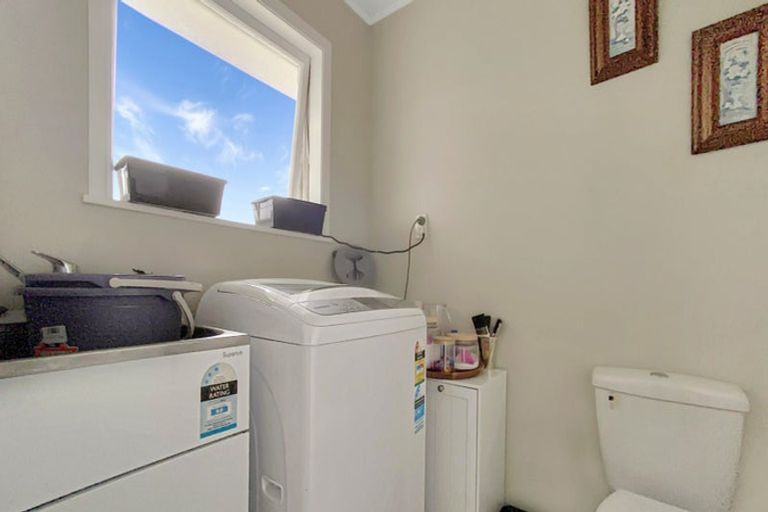 Photo of property in 1 Iorangi Place, Hillpark, Auckland, 2102