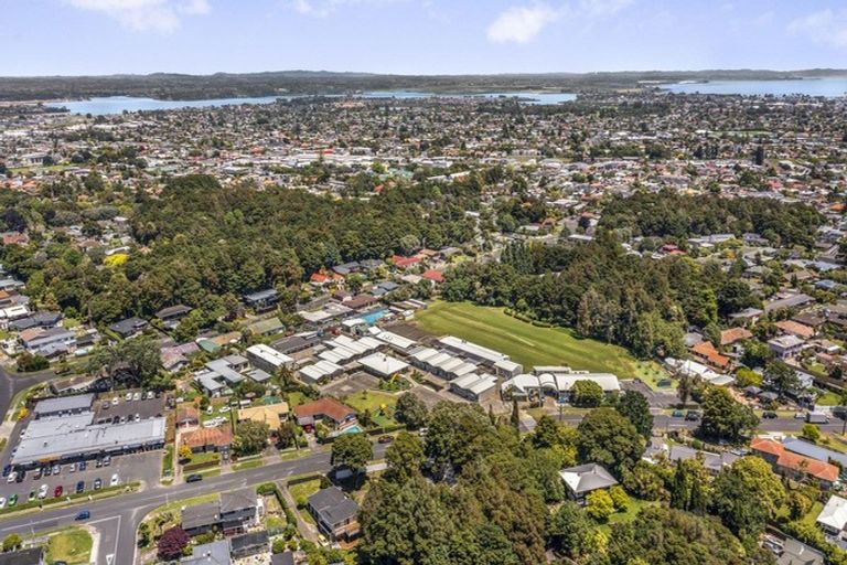 Photo of property in 70 Grande Vue Road, Hillpark, Auckland, 2102