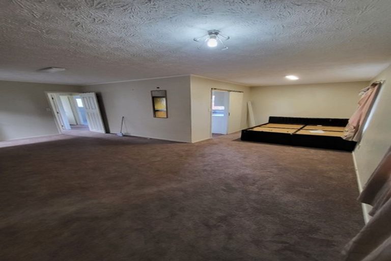 Photo of property in 1/40 Hollyford Drive, Clover Park, Auckland, 2105