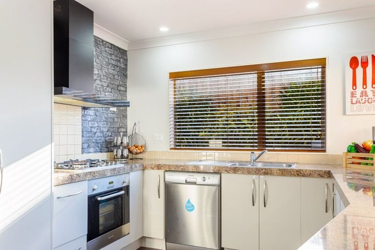 Photo of property in 21 Bradnor Meadows Drive, Swanson, Auckland, 0612