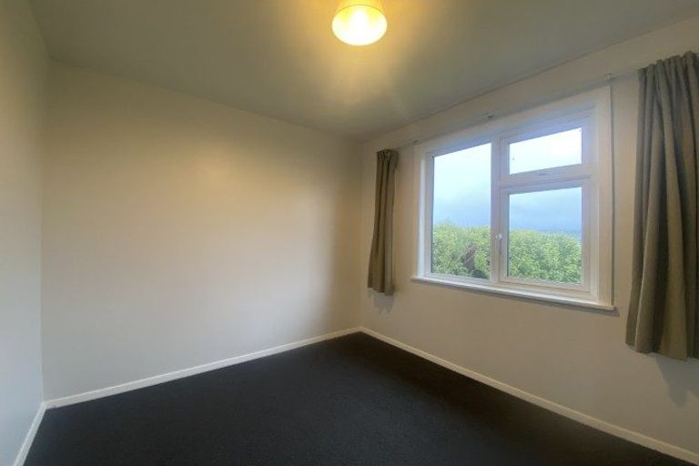 Photo of property in 68 Glanmire Road, Newlands, Wellington, 6037