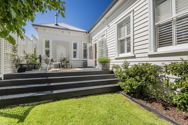 Photo of property in 7 Summer Street, Stanley Point, Auckland, 0624