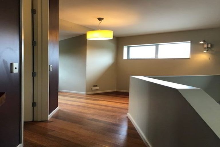 Photo of property in 21a Korotaha Terrace, Rothesay Bay, Auckland, 0630