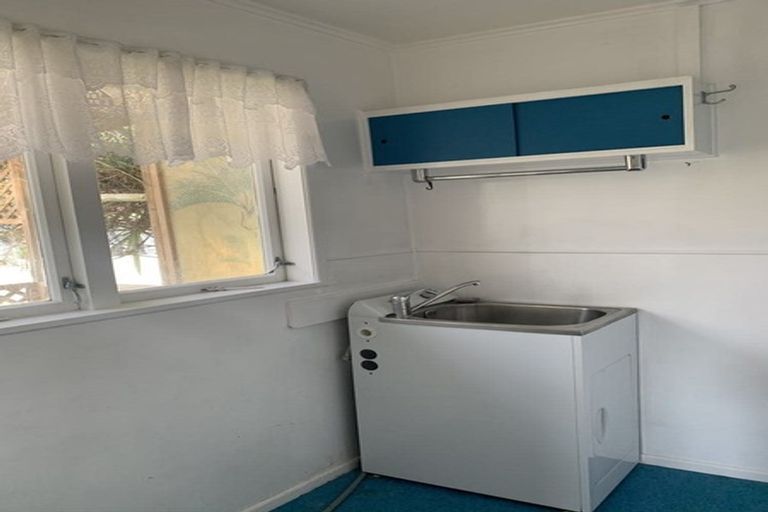 Photo of property in 46 Castleford Street, Green Bay, Auckland, 0604