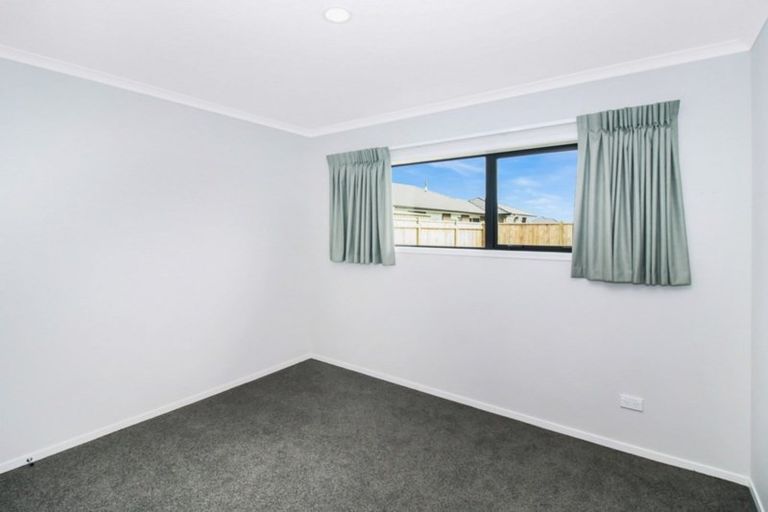 Photo of property in 2 Ongarui Close, Whalers Gate, New Plymouth, 4310