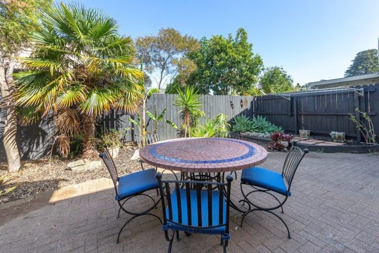 Photo of property in 9 Spalding Rise, Golflands, Auckland, 2013