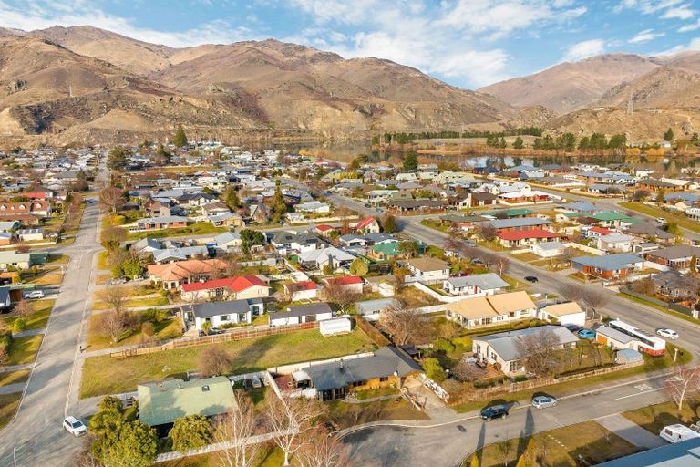 Photo of property in 2 Bruce Street, Cromwell, 9310