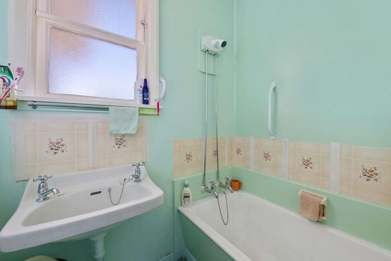 Photo of property in 14 Oxford Crescent, Ebdentown, Upper Hutt, 5018