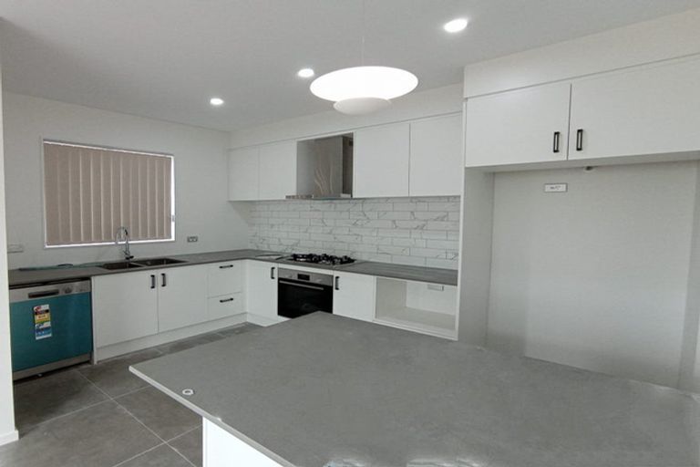 Photo of property in 28 Tumu Road, Papakura, 2110