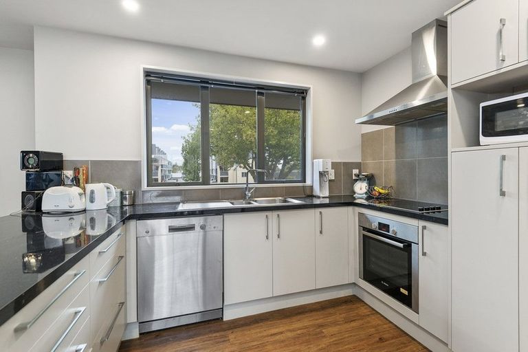 Photo of property in 2/422 Barbadoes Street, Edgeware, Christchurch, 8013