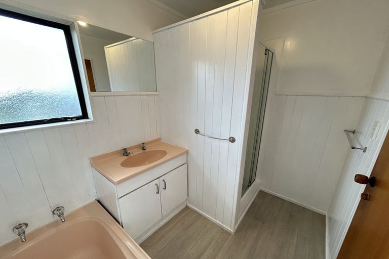 Photo of property in 1/2 Hueglow Rise, West Harbour, Auckland, 0618