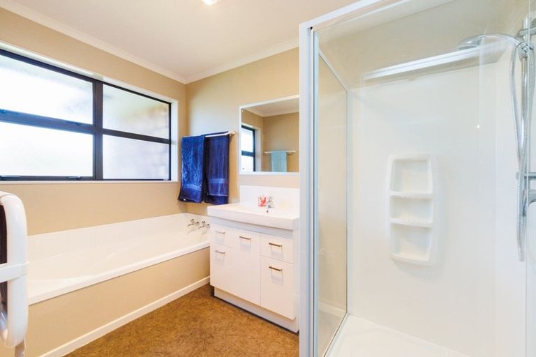 Photo of property in 14 Orlando Way, Kelvin Grove, Palmerston North, 4414