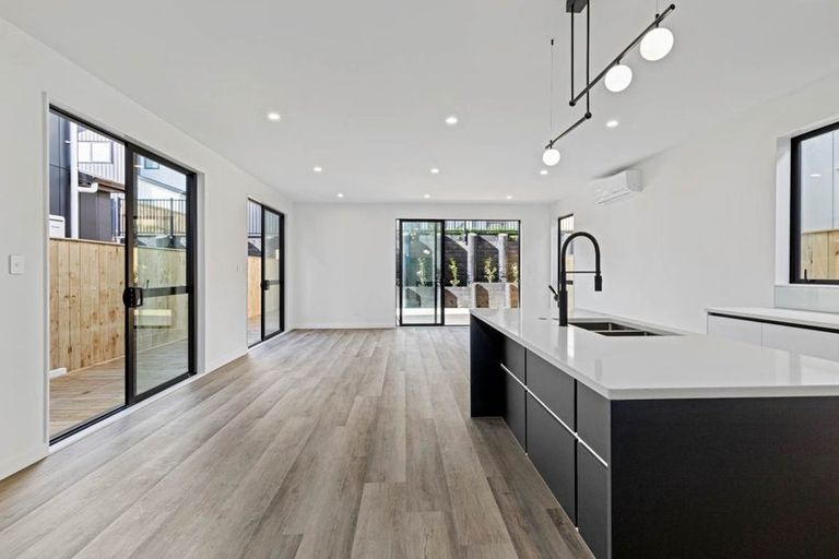 Photo of property in 29 Bronzewater Drive, Silverdale, 0932