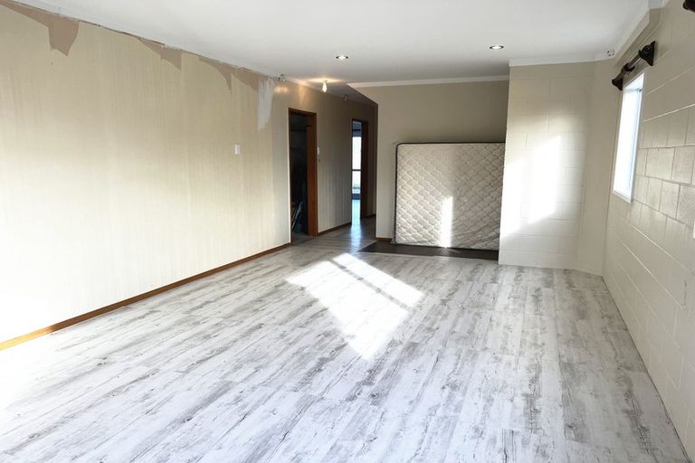 Photo of property in 14 Chelsea View Drive, Chatswood, Auckland, 0626