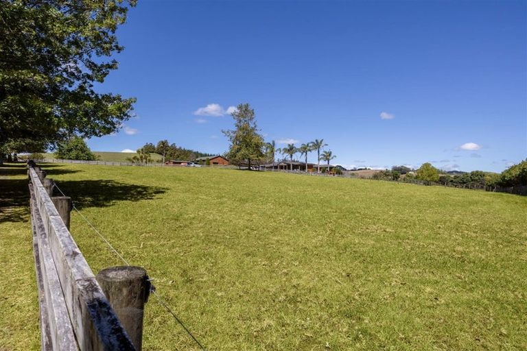 Photo of property in 883 Peak Road, Helensville, 0875