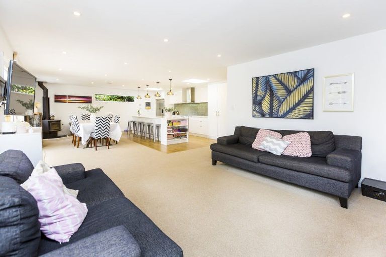 Photo of property in 73 Wyndham Road, Pinehaven, Upper Hutt, 5019