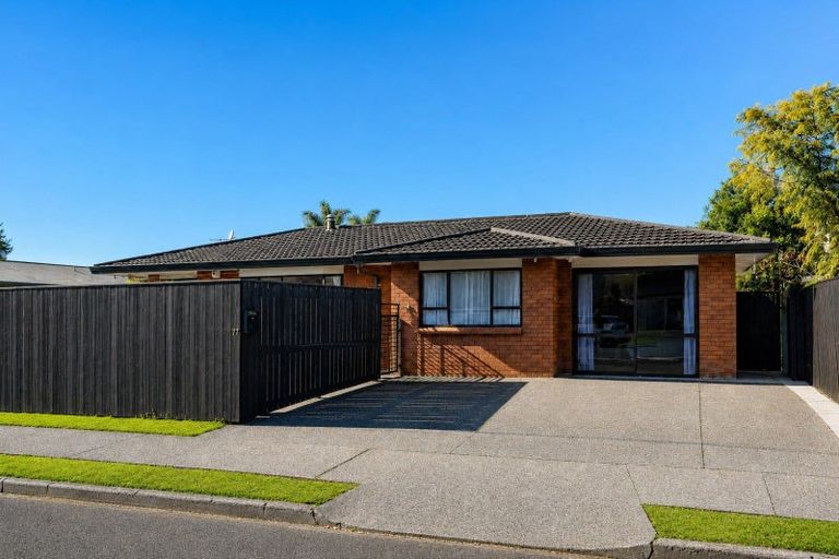 Photo of property in 77 Avondale Road, Taradale, Napier, 4112
