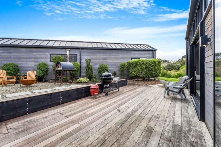 Photo of property in 9 Laguna Place, Matakatia, Whangaparaoa, 0930