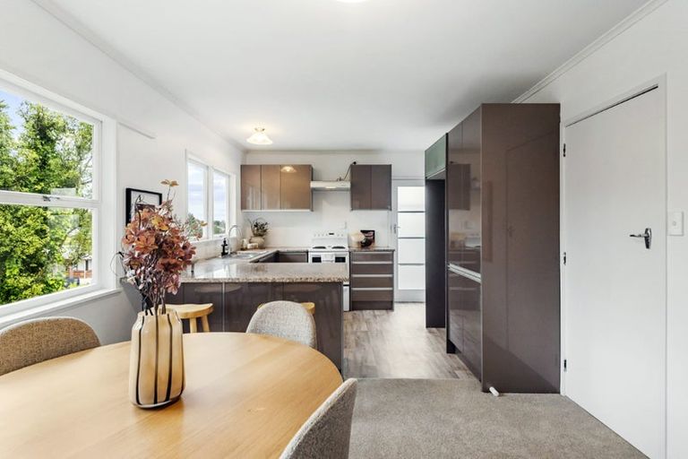 Photo of property in 41 Knightsbridge Drive, Forrest Hill, Auckland, 0620