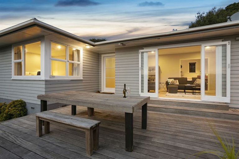 Photo of property in 1/2 Hughes Terrace, Te Atatu Peninsula, Auckland, 0610